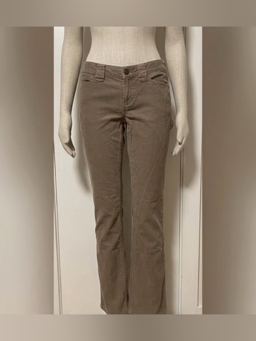 RALPH LAUREN LIGHTBROWN CORDUROY BOOT CUT JEANS. Size 4